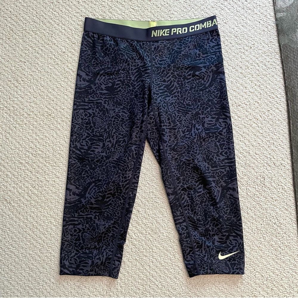 Nike Pro Combat dri-fit compression women’s capri cropped printed leggings